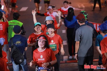 BƯỚC CHẠY CHÀO XUÂN THÀNH PHỐ QUẢNG NGÃI 2024 - Ảnh #1249831