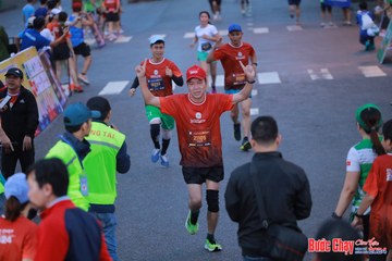 BƯỚC CHẠY CHÀO XUÂN THÀNH PHỐ QUẢNG NGÃI 2024 - Ảnh #1250693