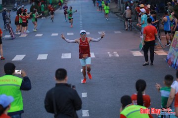 BƯỚC CHẠY CHÀO XUÂN THÀNH PHỐ QUẢNG NGÃI 2024 - Ảnh #1250825