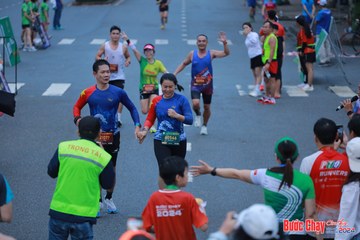 BƯỚC CHẠY CHÀO XUÂN THÀNH PHỐ QUẢNG NGÃI 2024 - Ảnh #1251628