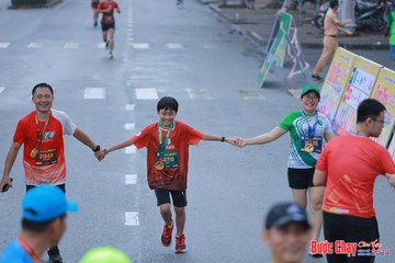 BƯỚC CHẠY CHÀO XUÂN THÀNH PHỐ QUẢNG NGÃI 2024 - Ảnh #1252360