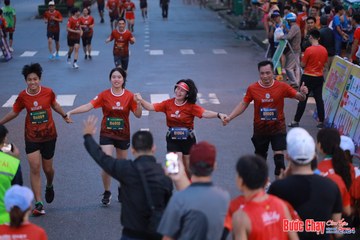 BƯỚC CHẠY CHÀO XUÂN THÀNH PHỐ QUẢNG NGÃI 2024 - Ảnh #1250492