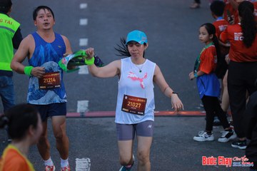 BƯỚC CHẠY CHÀO XUÂN THÀNH PHỐ QUẢNG NGÃI 2024 - Ảnh #1250979