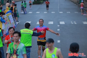BƯỚC CHẠY CHÀO XUÂN THÀNH PHỐ QUẢNG NGÃI 2024 - Ảnh #1251908