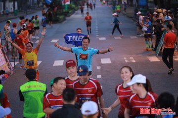 BƯỚC CHẠY CHÀO XUÂN THÀNH PHỐ QUẢNG NGÃI 2024 - Ảnh #1250363