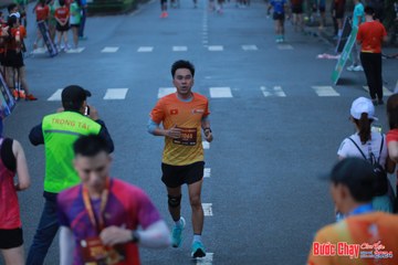 BƯỚC CHẠY CHÀO XUÂN THÀNH PHỐ QUẢNG NGÃI 2024 - Ảnh #1251281