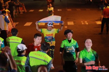 BƯỚC CHẠY CHÀO XUÂN THÀNH PHỐ QUẢNG NGÃI 2024 - Ảnh #1248635