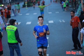 BƯỚC CHẠY CHÀO XUÂN THÀNH PHỐ QUẢNG NGÃI 2024 - Ảnh #1251199