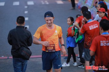 BƯỚC CHẠY CHÀO XUÂN THÀNH PHỐ QUẢNG NGÃI 2024 - Ảnh #1250817