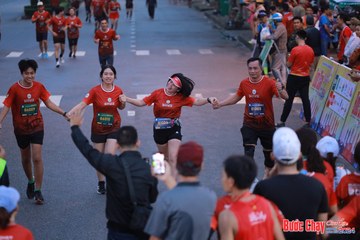 BƯỚC CHẠY CHÀO XUÂN THÀNH PHỐ QUẢNG NGÃI 2024 - Ảnh #1250489