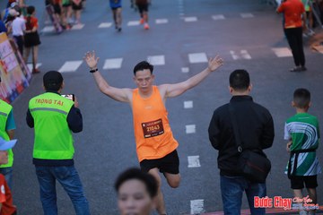 BƯỚC CHẠY CHÀO XUÂN THÀNH PHỐ QUẢNG NGÃI 2024 - Ảnh #1250767
