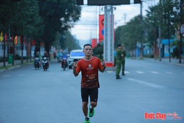 BƯỚC CHẠY CHÀO XUÂN THÀNH PHỐ QUẢNG NGÃI 2024 - Ảnh #1236871