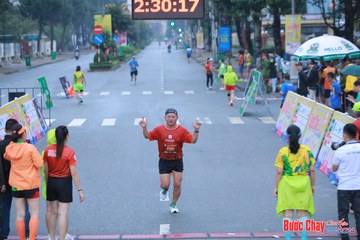 BƯỚC CHẠY CHÀO XUÂN THÀNH PHỐ QUẢNG NGÃI 2024 - Ảnh #1252132