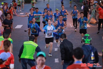 BƯỚC CHẠY CHÀO XUÂN THÀNH PHỐ QUẢNG NGÃI 2024 - Ảnh #1250229