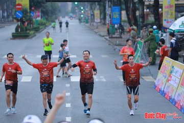 BƯỚC CHẠY CHÀO XUÂN THÀNH PHỐ QUẢNG NGÃI 2024 - Ảnh #1252208