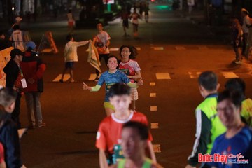 BƯỚC CHẠY CHÀO XUÂN THÀNH PHỐ QUẢNG NGÃI 2024 - Ảnh #1243030