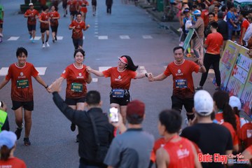 BƯỚC CHẠY CHÀO XUÂN THÀNH PHỐ QUẢNG NGÃI 2024 - Ảnh #1250490