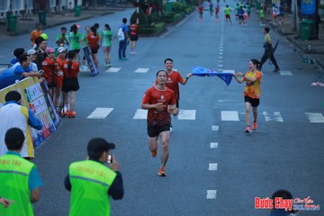 BƯỚC CHẠY CHÀO XUÂN THÀNH PHỐ QUẢNG NGÃI 2024 - Ảnh #1251387