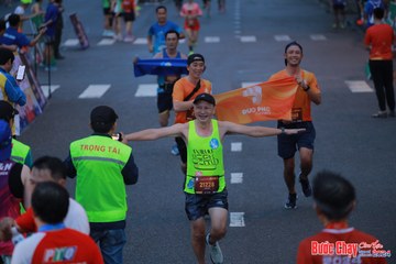 BƯỚC CHẠY CHÀO XUÂN THÀNH PHỐ QUẢNG NGÃI 2024 - Ảnh #1251021