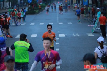 BƯỚC CHẠY CHÀO XUÂN THÀNH PHỐ QUẢNG NGÃI 2024 - Ảnh #1251279