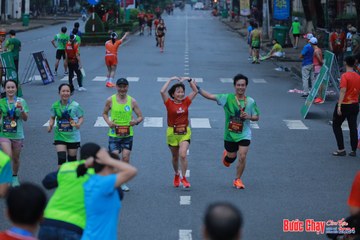 BƯỚC CHẠY CHÀO XUÂN THÀNH PHỐ QUẢNG NGÃI 2024 - Ảnh #1251797