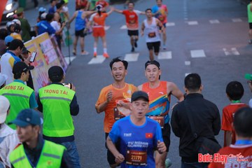 BƯỚC CHẠY CHÀO XUÂN THÀNH PHỐ QUẢNG NGÃI 2024 - Ảnh #1250730