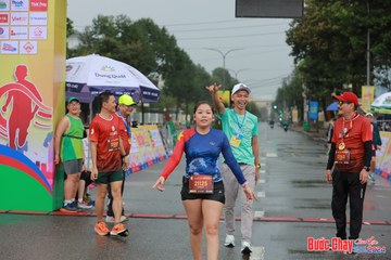 BƯỚC CHẠY CHÀO XUÂN THÀNH PHỐ QUẢNG NGÃI 2024 - Ảnh #1236098