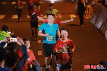 BƯỚC CHẠY CHÀO XUÂN THÀNH PHỐ QUẢNG NGÃI 2024 - Ảnh #1246728
