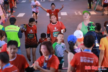 BƯỚC CHẠY CHÀO XUÂN THÀNH PHỐ QUẢNG NGÃI 2024 - Ảnh #1250219