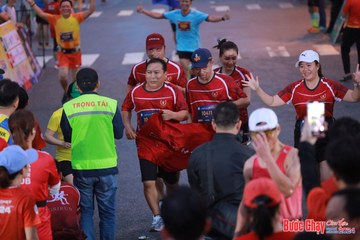 BƯỚC CHẠY CHÀO XUÂN THÀNH PHỐ QUẢNG NGÃI 2024 - Ảnh #1250360