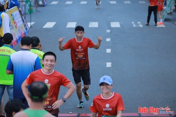 BƯỚC CHẠY CHÀO XUÂN THÀNH PHỐ QUẢNG NGÃI 2024 - Ảnh #1251558