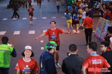 BƯỚC CHẠY CHÀO XUÂN THÀNH PHỐ QUẢNG NGÃI 2024 - Ảnh #1250161