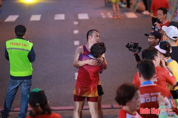 BƯỚC CHẠY CHÀO XUÂN THÀNH PHỐ QUẢNG NGÃI 2024 - Ảnh #1250087