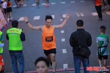 BƯỚC CHẠY CHÀO XUÂN THÀNH PHỐ QUẢNG NGÃI 2024 - Ảnh #1250770