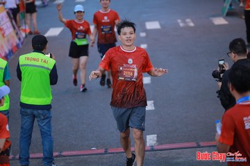 BƯỚC CHẠY CHÀO XUÂN THÀNH PHỐ QUẢNG NGÃI 2024 - Ảnh #1250789