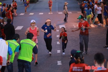 BƯỚC CHẠY CHÀO XUÂN THÀNH PHỐ QUẢNG NGÃI 2024 - Ảnh #1250101