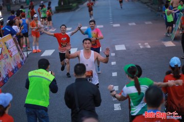 BƯỚC CHẠY CHÀO XUÂN THÀNH PHỐ QUẢNG NGÃI 2024 - Ảnh #1250741