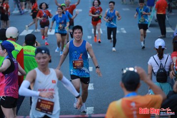 BƯỚC CHẠY CHÀO XUÂN THÀNH PHỐ QUẢNG NGÃI 2024 - Ảnh #1251295