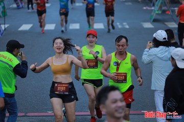 BƯỚC CHẠY CHÀO XUÂN THÀNH PHỐ QUẢNG NGÃI 2024 - Ảnh #1251733