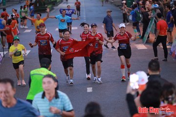 BƯỚC CHẠY CHÀO XUÂN THÀNH PHỐ QUẢNG NGÃI 2024 - Ảnh #1250348