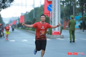 BƯỚC CHẠY CHÀO XUÂN THÀNH PHỐ QUẢNG NGÃI 2024 - Ảnh #1237029