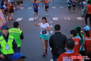 BƯỚC CHẠY CHÀO XUÂN THÀNH PHỐ QUẢNG NGÃI 2024 - Ảnh #1250713