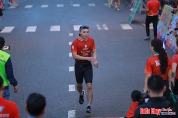 BƯỚC CHẠY CHÀO XUÂN THÀNH PHỐ QUẢNG NGÃI 2024 - Ảnh #1250874