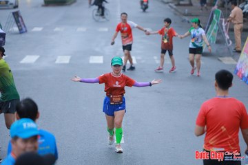 BƯỚC CHẠY CHÀO XUÂN THÀNH PHỐ QUẢNG NGÃI 2024 - Ảnh #1252349
