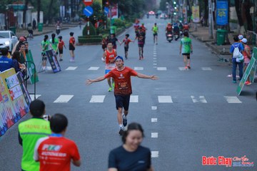 BƯỚC CHẠY CHÀO XUÂN THÀNH PHỐ QUẢNG NGÃI 2024 - Ảnh #1251880