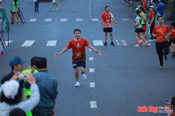 BƯỚC CHẠY CHÀO XUÂN THÀNH PHỐ QUẢNG NGÃI 2024 - Ảnh #1251660