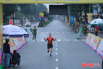 BƯỚC CHẠY CHÀO XUÂN THÀNH PHỐ QUẢNG NGÃI 2024 - Ảnh #1252263