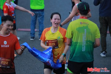 BƯỚC CHẠY CHÀO XUÂN THÀNH PHỐ QUẢNG NGÃI 2024 - Ảnh #1251405