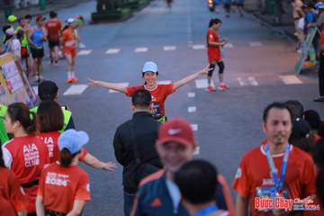BƯỚC CHẠY CHÀO XUÂN THÀNH PHỐ QUẢNG NGÃI 2024 - Ảnh #1250463