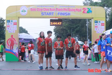 BƯỚC CHẠY CHÀO XUÂN THÀNH PHỐ QUẢNG NGÃI 2024 - Ảnh #1222199